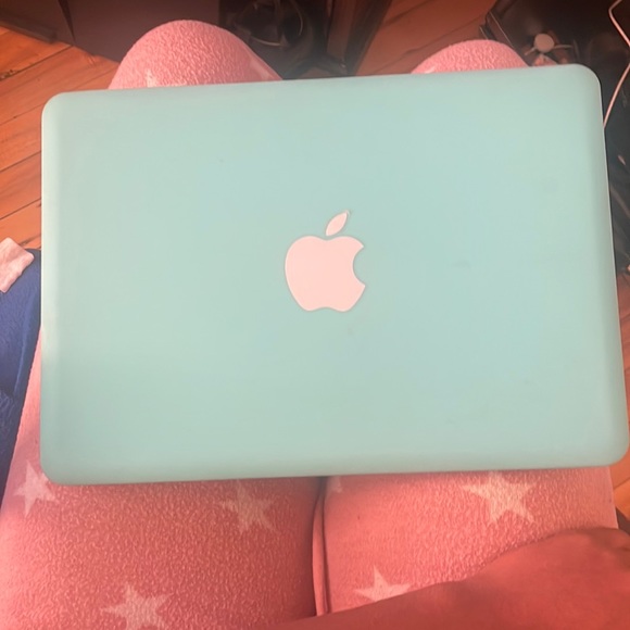 2009 mac book works great just not like my new one. Comes with charger OBO